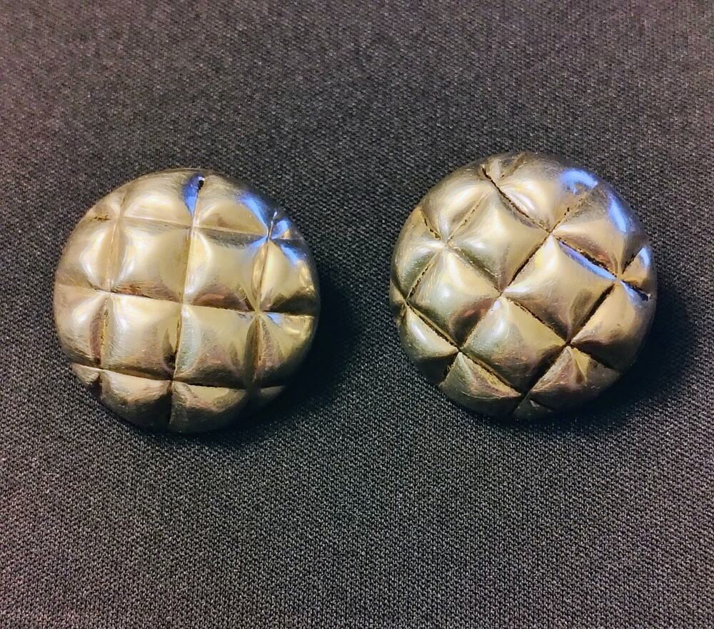 #0768 - VINTAGE HANDMADE SILVER QUILTED DOME EARRINGS